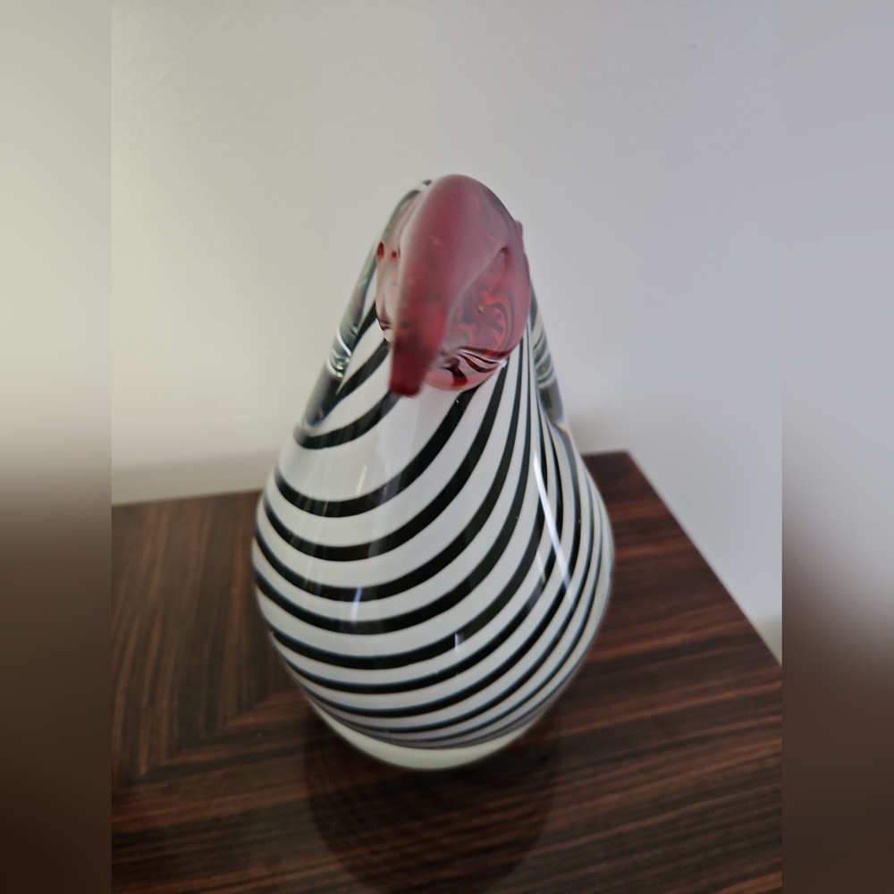 Vintage Murano  Toucan Glass Bird Figurine, Black & White Spiral. 9.5" Tall - Picture 5 of 16
